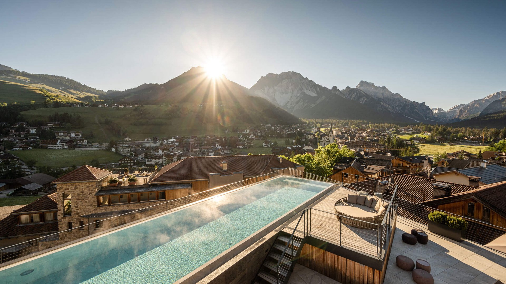 Infinity Pool vom Excelsior Dolomites Life Resort (© Lorenz Masser)